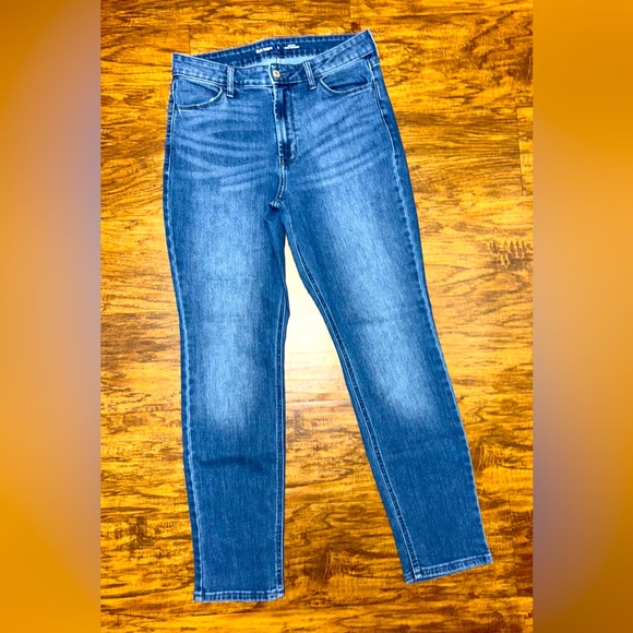 Old Navy Denim - Old Navy High Rise Wow Straight Jeans Size 8